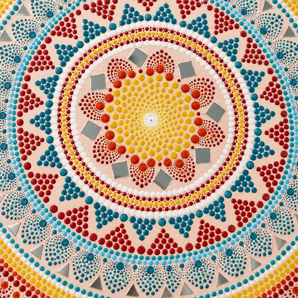 Close-up 1 of the dots on Summer Rangoli
