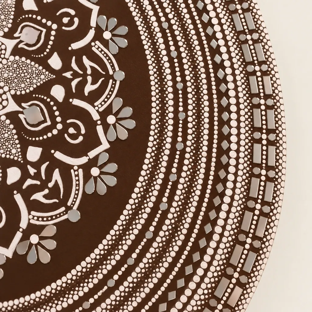 Close-up 1 of the dots on Cocoa Lace